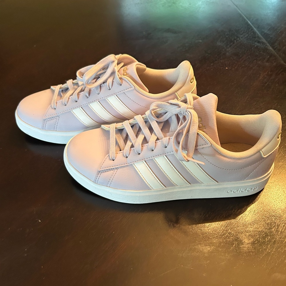 Adidas Soft Pink/soft purple Sneakers
Size 8